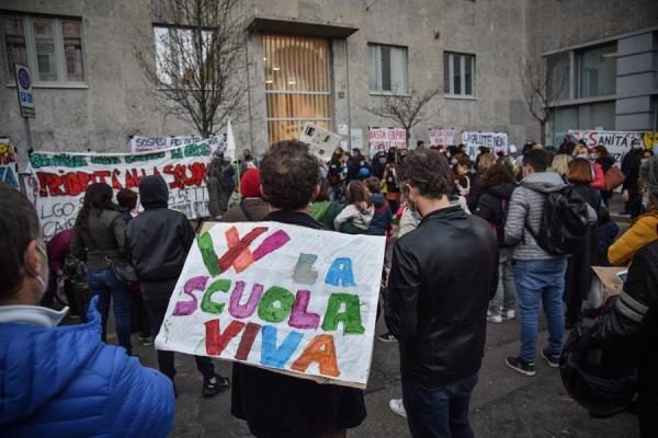 Clases se toman de forma virtual.