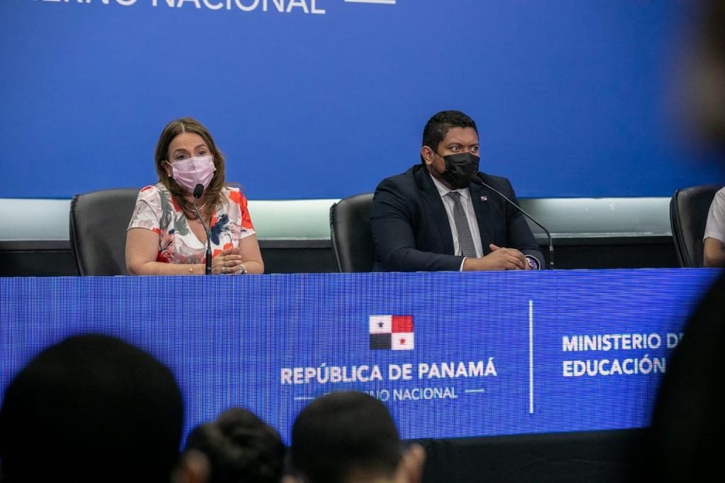 La ministra de Educación, Maruja Gorday de Villalobos, hizo el anuncio.