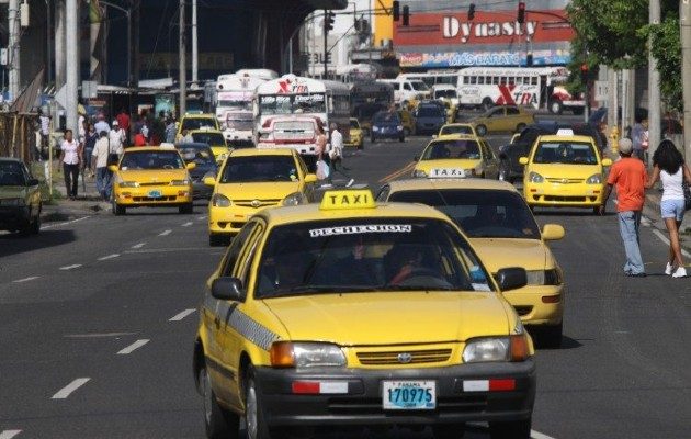 El dirigente transportista dijo que algunos conductores que son "palancas" se niegan a que se elimine la medida de pares y nones.