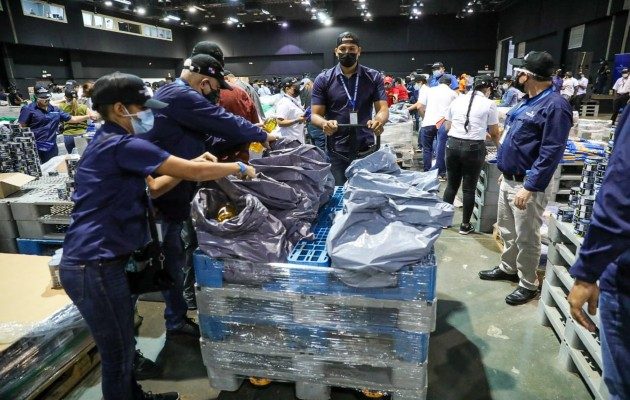 El comunicado asegura que los funcionarios y demás participantes en la celebración han actuado de manera desconectada e indiferente con todo un país que ha tenido que perder, retroceder, aplazar y ver frustrados muchos sueños.