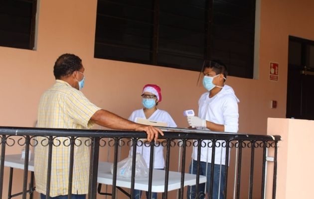 El paciente es evaluado a diario por un médico y además recibe monitoreo de enfermería.