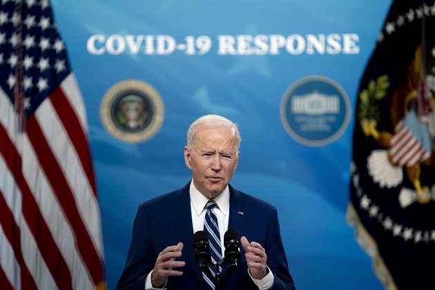 El presidente Joe Biden habló hoy sobre el estado de la vacuna contra la covid-19 en el Auditorio South Court de la Casa Blanca, en Washington, DC. Foto: EFE