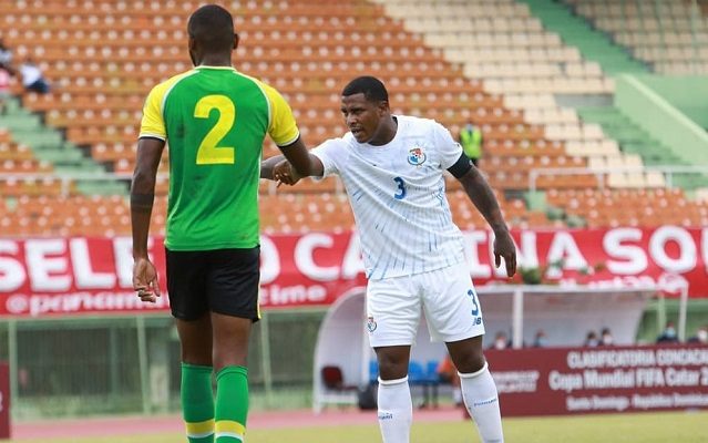 Harold Cummings (der.) capitán de Panamá. Foto:Fepafut