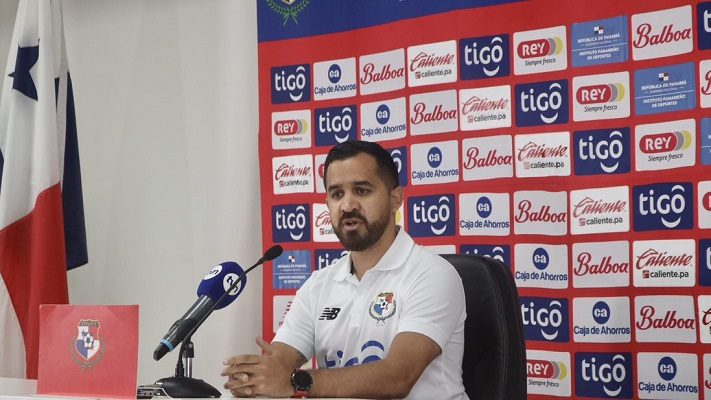 Ignacio "Nacho" Quintana, técnico de la selección nacional femenina de Panamá. Foto: Twitter