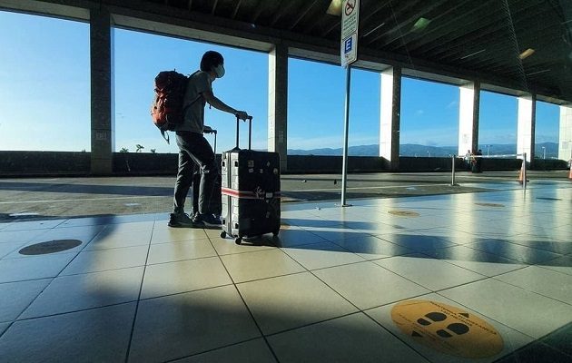 Las medidas para viajeros sudamericanos busca controlar la circulación de la variante brasileña.