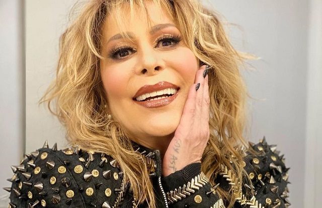 Alejandra Guzmán le pide a Frida Sofía que se acerque a la familia. Foto: Instagram / @laguzman