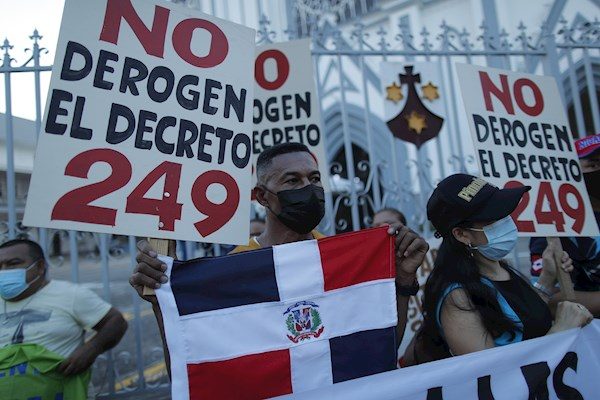 Extranjeros beneficiados con "Crisol de Razas" temen tener que salir de Panamá. Foto:EFE