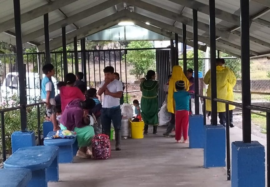 Se han evacuado familias a albergues y ranchos comunales. Foto: Mayra Madrid
