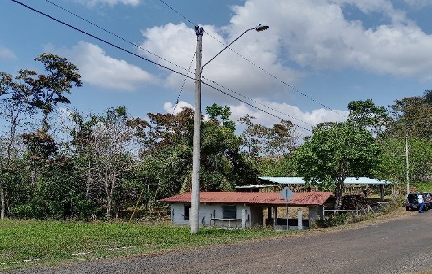 Proyecto de tendido eléctrico debe interconectarse con la red proveniente de El Zaino y La Humildad, no obstante el sistema eléctrico hacia esas comunidades presenta deficiencias. Foto: Eric Montenegro