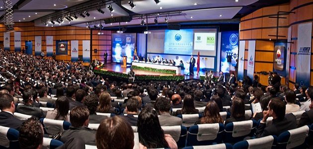 El segmento de reuniones y eventos de negocios representa un estimado de gasto diario promedio de $616.13 por persona. Foto: EFE