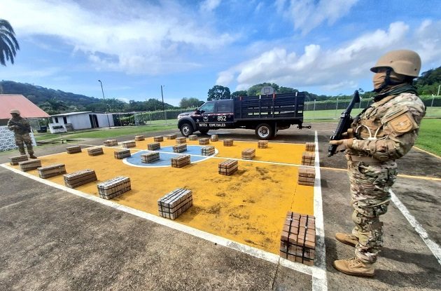 Los 616 paquetes de cocaína estaban ocultos en un contenedor repleto de cajas de banano. Foto: Cortesía Senan