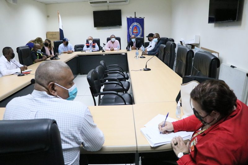 Reunión de taxistas con directivos de la ATTT, en la que no se llegó a un acuerdo.  