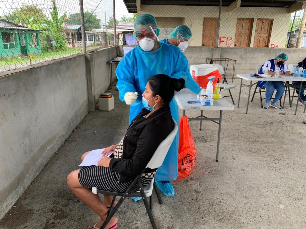 En todo el país se han instalado centros de hisopados anti-covid-19.