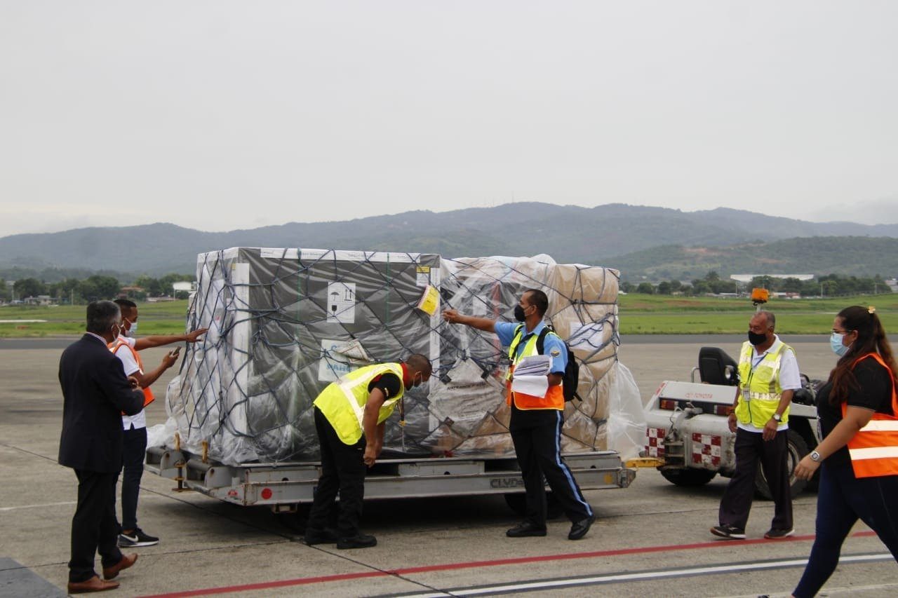 Las vacunas anti-covid son parte de la "inteligencia sanitaria". 