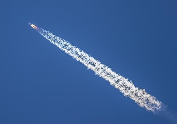 Lanzamiento del cohete transportador "Tianwen-1" en Wengchan, China.