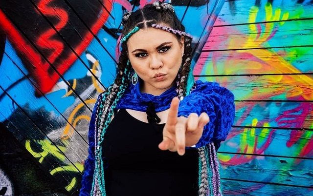 Astrid Nicole. Foto: @ astridnicolemusic / @agni_frames