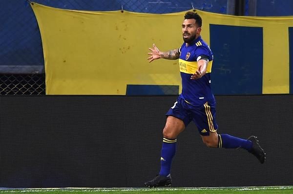 Carlos Tevez contó que mucha gente le pidió que "aguantara" hasta diciembre o hasta que pudiese volver la gente a la cancha, pero que a él se le "hizo muy difícil". Foto: EFE