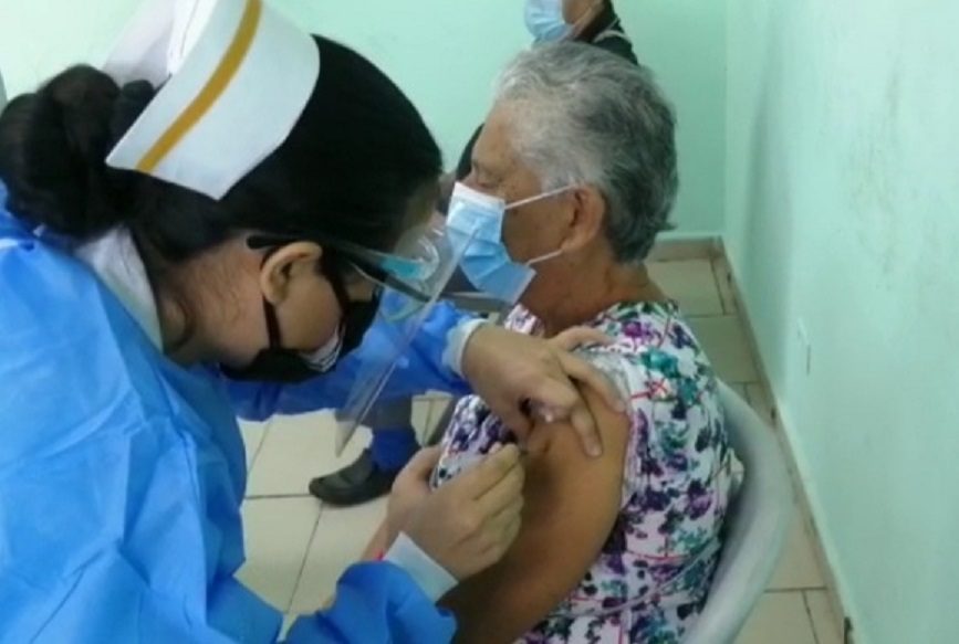  Se espera inocular a unas mil personas por día en la región. Foto: Mayra Madrid  