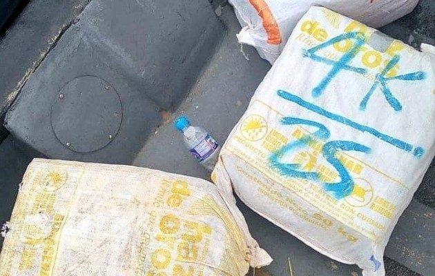 El cargamento y la embarcación fueron incautados por las autoridades. Foto: Diomedes Sánchez