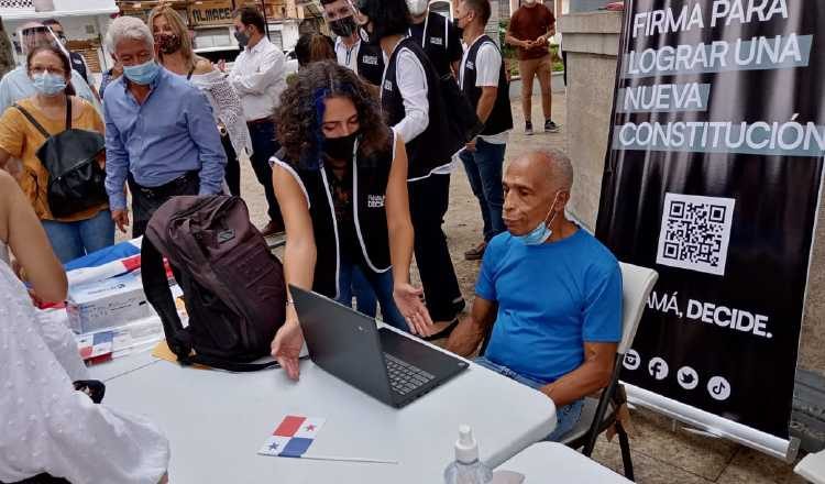Actualmente hay tres grupos recolectando firmas en Panamá para una constituyenet paralela. Archivo