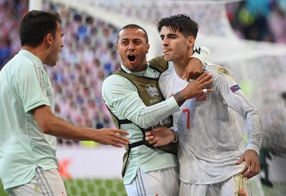 España se recuperó luego de ir por debajo del marcador por un increíble autogol. Foto: EFE