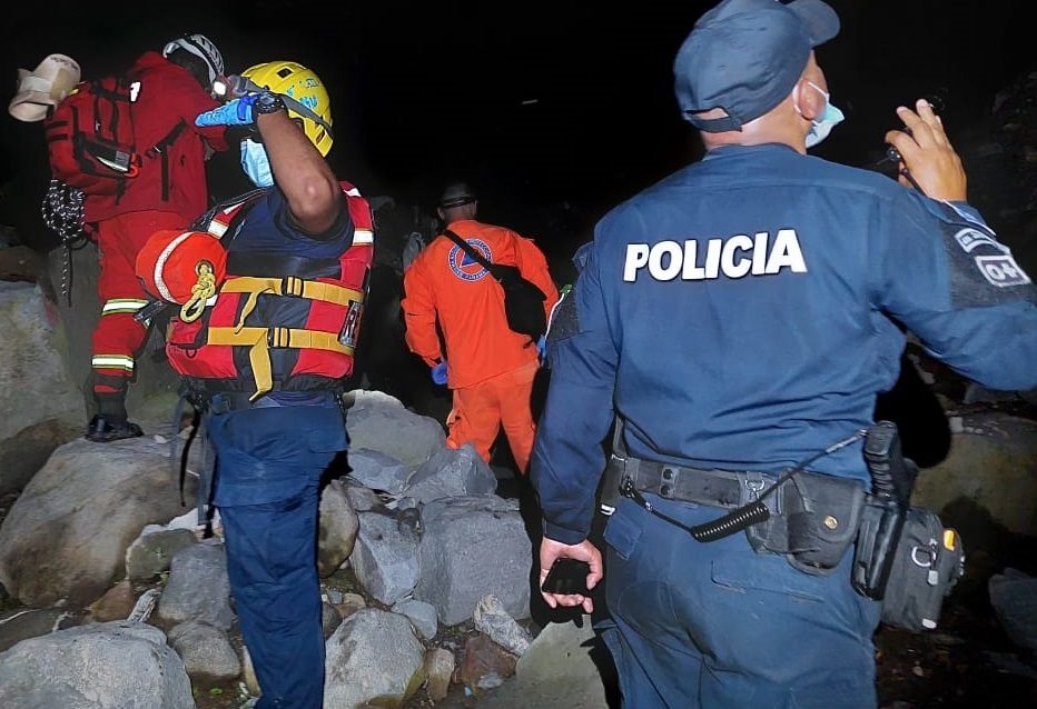 En el lugar donde se encontraba el cuerpo, abundan rocas de considerable tamaño. Foto: Mayra Madrid