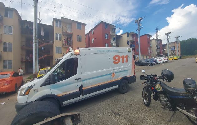 Las autoridades investigan cómo la menor de ocho años se cayó de un tercer piso. Foto: Diomedes Sánchez