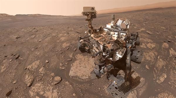 Imagen del "róver" de la Nasa "Curiosity" explorando el cráter Gale en el planeta rojo. Foto: Nasa/Cedida por el Instituto Nacional de Técnica Aeroespacial (INTA) del Ministerio de Defensa. EFE