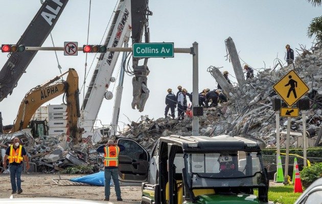 La primera dama viajó a Miami para seguir desde el lugar las tareas de rescate. Foto: EFE
