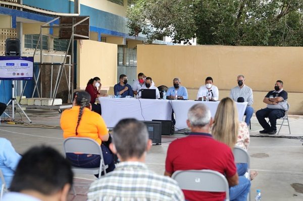 Ministro de Salud, Luis Francisco Sucre, se reúne con autoridades provinciales. Foto: Cortesía Minsa 