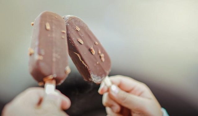  Las paletas de helado tipo magnum se caracterizan por ser muy cremosas. Foto: Ilustrativa / Pexels