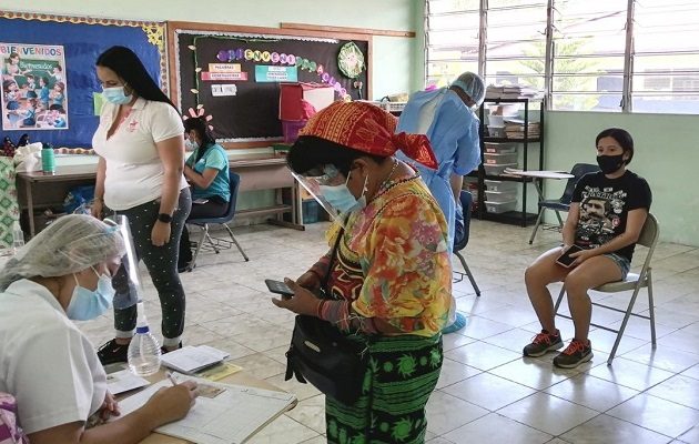La vacunación se aplica en diferentes puntos del país desde los 16 años. Foto: Cortesía Minsa