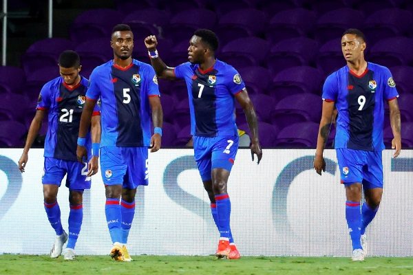 José Luis "Puma" Rodríguez (7) festeja uno de sus goles. Foto:EFE