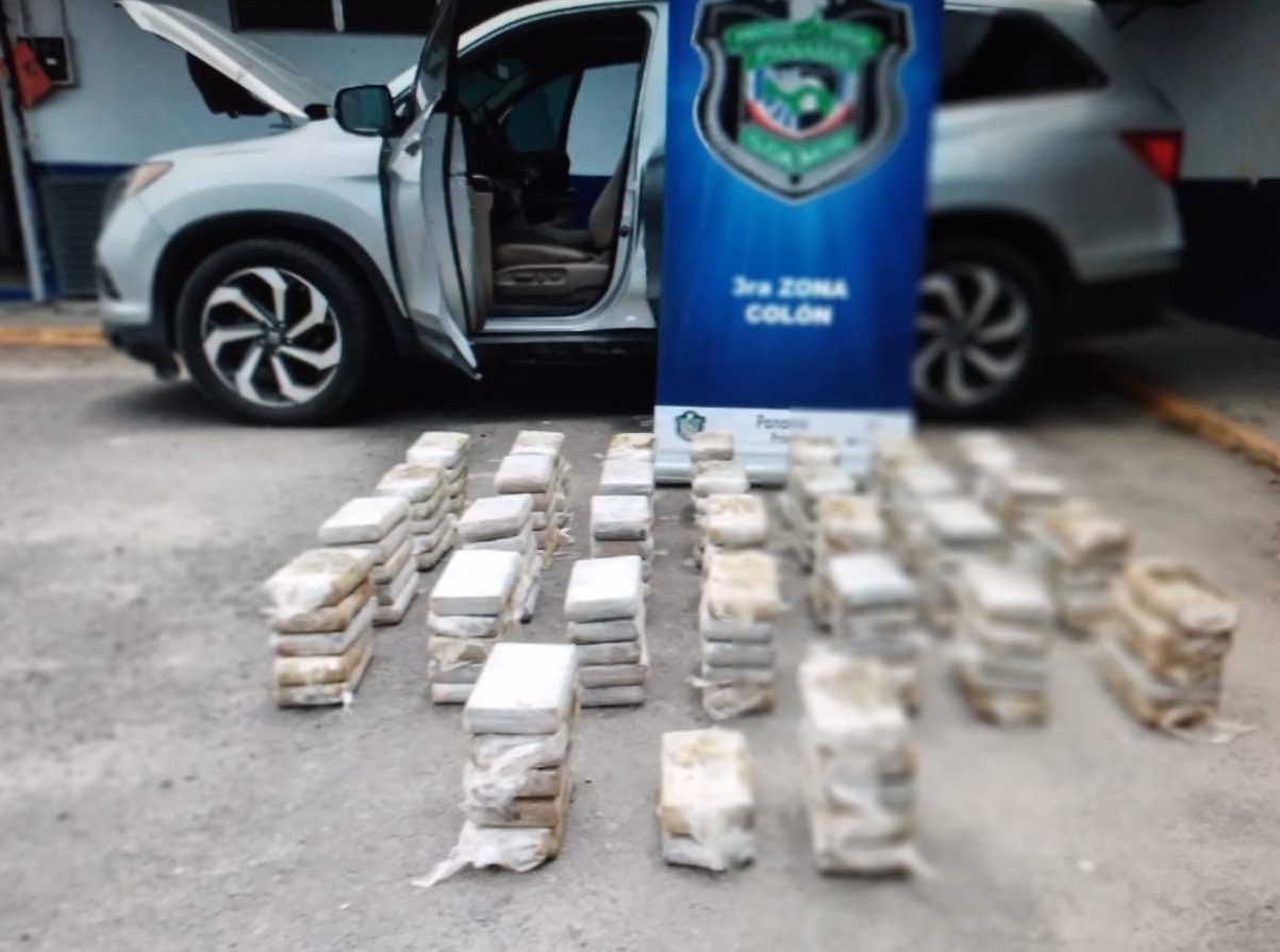 El vehículo tenía adecuaciones mecánicas para tratar de ocultar la droga. Foto: Diómedes Sánchez 