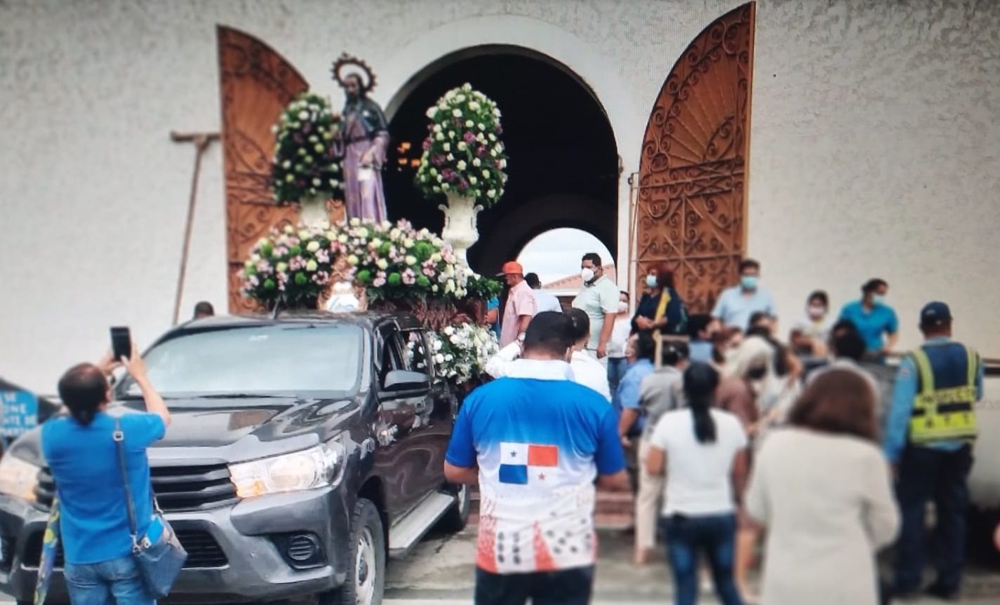 El calor de la fe y la devoción no se pierde entre la población creyente católica de Veraguas. Foto: Melquiades Vásquez