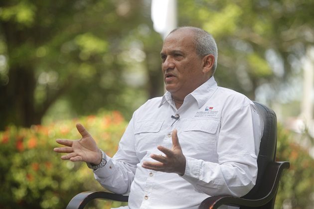 El ministro de MiAmbiente, Milciades Concepción, comentó que Panamá lo que necesita es más educación ambiental. Foto: EFE