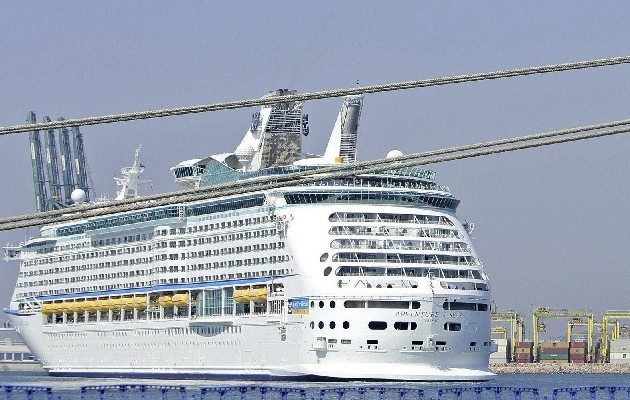 Seis pasajeros que navegan a bordo del crucero Adventure of the Seas de la compañía Royal Caribbean International dieron positivo a covid-19. Foto: EFE