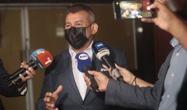 La defensa de Martinelli, a través del abogado Sidney Sittón, advierte que no puede haber condena sin imputación. Foto: Víctor Arosemena