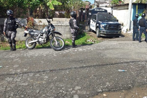 La ciudadanía se queja del caos vehicular que causan los retenes policiales. Foto: Diomedes Sánchez
