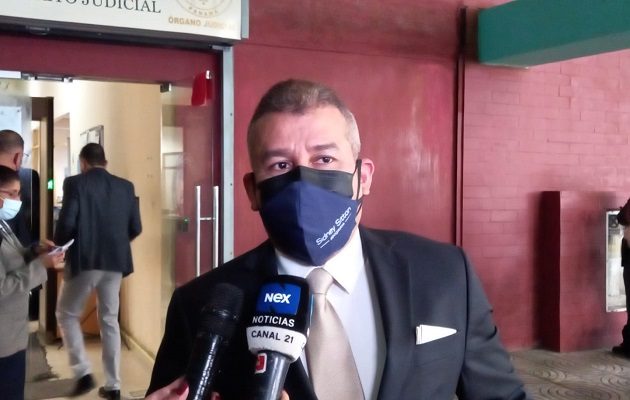 Sidney Sittón recalcó que la presentación de pruebas sin validez extiende innecesariamente el juicio. Foto: Víctor Arosemena