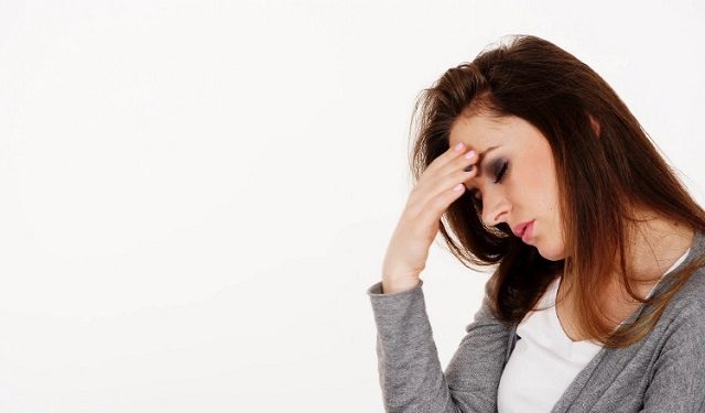 Las migrañas producen náuseas, vómitos o sensibilidad a la luz y al sonido. Foto: Ilustrativa / Pixabay