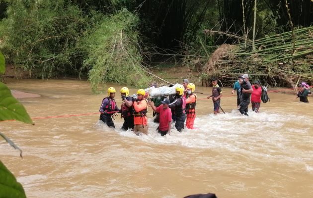 El cuerpo del joven fue encontrado por los socorristas en medio de una empalizada. Foto: Mayra Madrid 