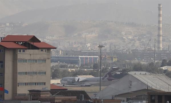 Vista de aviones militares en el Aropuerto Internacional Hamid Karzai, en Kabul, Afganistán. EFE