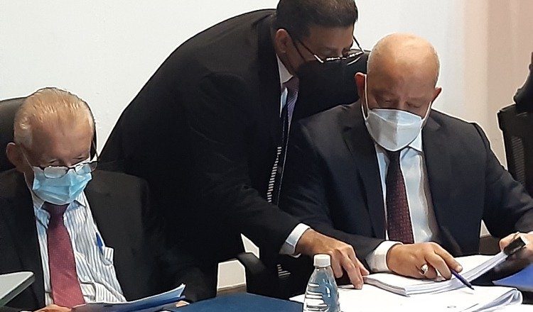 En el debate estuvo presente el presidente de la Asamblea, Crispiano Adames, y el secretario general del PRD, Pedro Miguel González. Foto: Francisco Paz