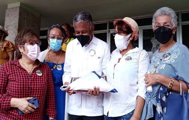 En el distrito de La Chorrera, las autoridades alcaldicias, distinguieron a un grupo de ciudadanos que se han distinguido en distintas áreas de trabajo. Foto: Eric Montenegro