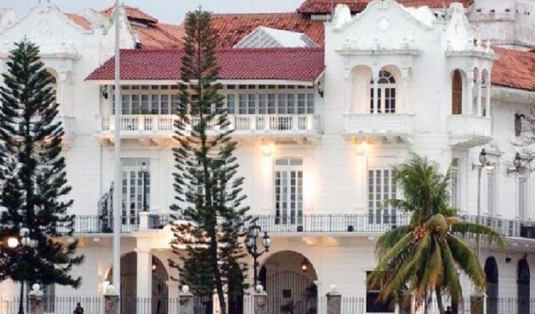 En medio de críticas por los gastos, instituciones del Estado se inclinan por el arrendamiento de vehículos y no en comprarlos. Foto: Grupo Epasa