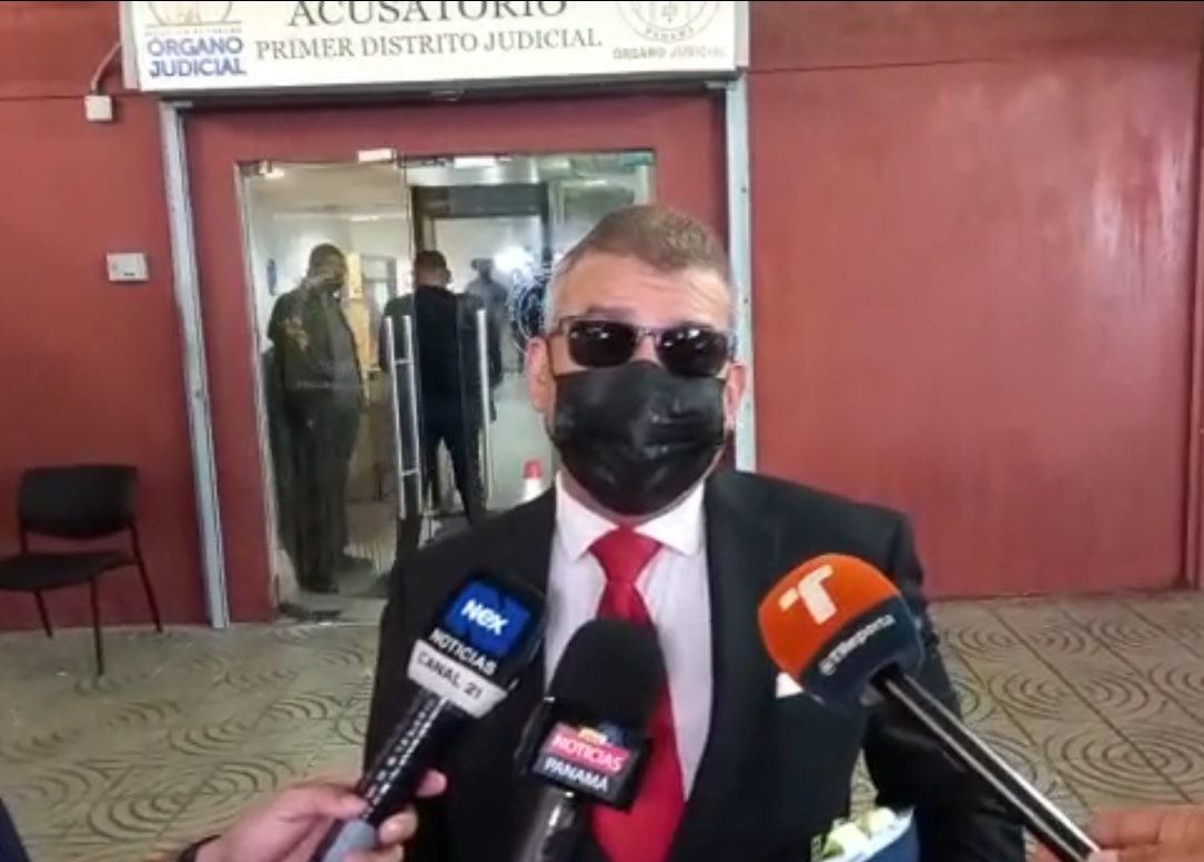 El abogado Sidney Sittón forma parte del equipo de defensa del expresidente Ricardo Martinelli.