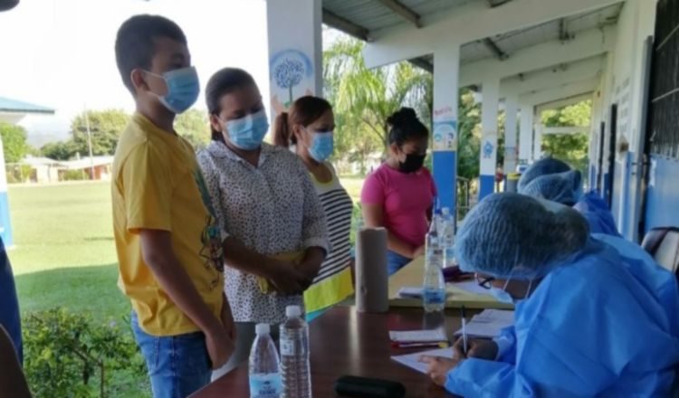 La vacunación contra la covid-19 se amplió a mayores de 12 años en todo el país.