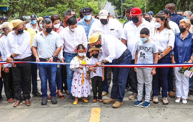 Entregan carretera Pedasí - Los Asientos - Cañas. Foto: Cortesía: Presidencia