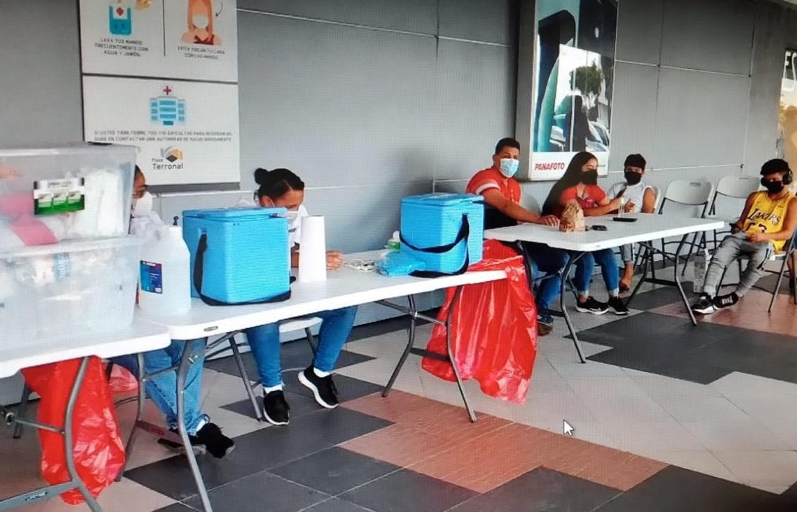 Se ha aplicado la vacuna a personas desde los 12 años en adelante. Foto: José Vásquez